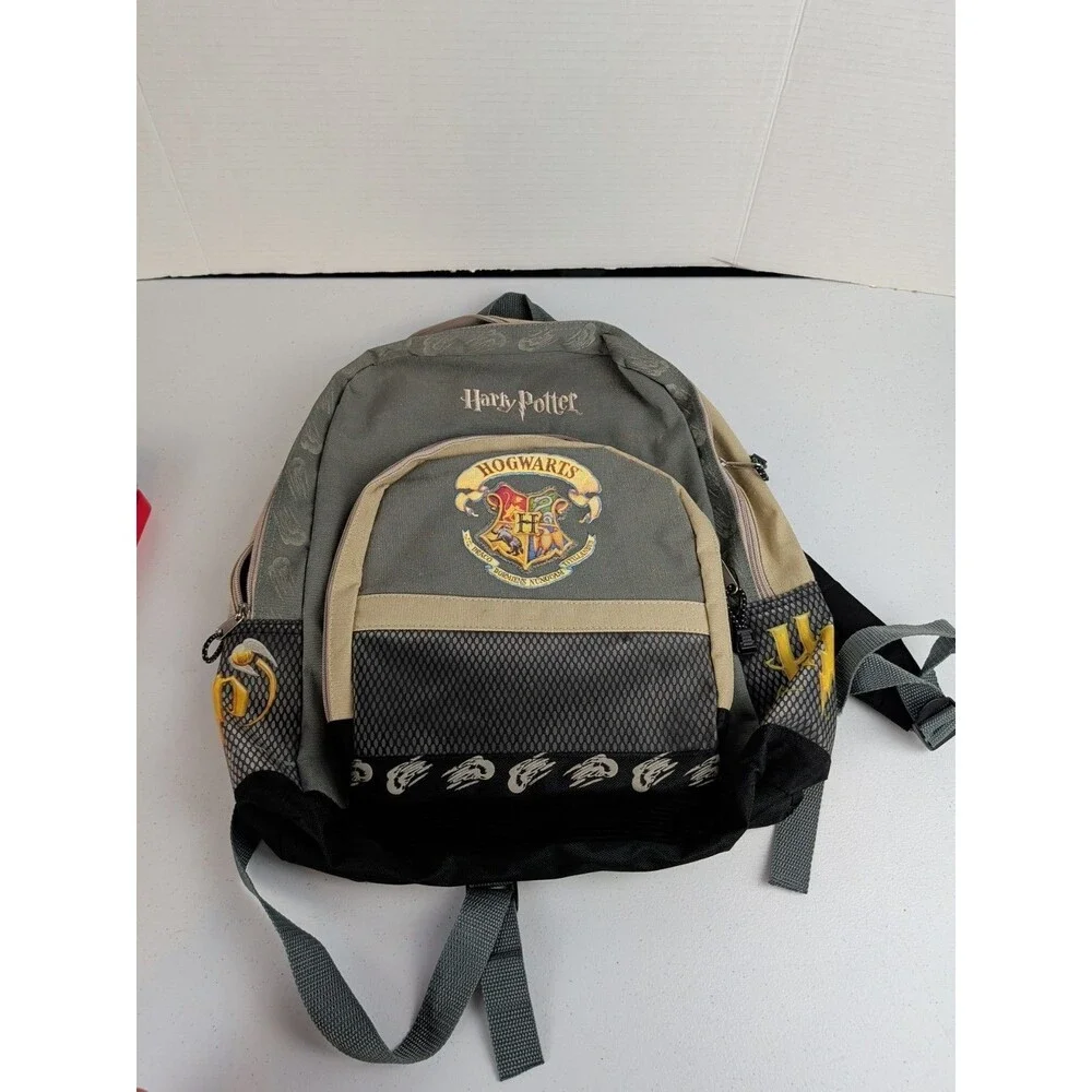 Vtg 2001 Harry Potter Hogwarts Back Packhoise Crest Snitch